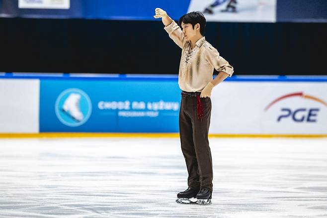 연기 펼치는 최하빈 최하빈이 5일(한국시간) 폴란드 그단스크에서 열린 2025-2026 ISU(국제빙상경기연맹) 피겨스케이팅 주니어 그랑프리 6차 대회 남자 싱글 프리스케이팅에서 연기를 펼치고 있다. [ISU 소셜미디어 캡처. 재배포 및 DB 금지]