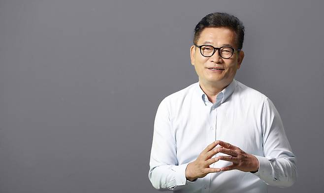 ▲ 송영길(62) 전 더불어민주당 대표(현 소나무당 대표)가 인천일보와의 인터뷰에서 "인천 시민들께 죄송하다"며 "양해를 구할 시간적 여유가 없었다. 이제 제 진심을 이야기할 수 있는 상황이 됐다"고 이야기 하고 있다. /양진수 기자 photosmith@incheonilbo.com