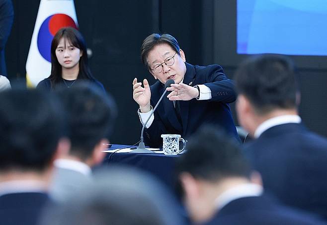 이재명 대통령이 2025년 6월25일 광주 국립아시아문화전당에서 열린 광주시민, 전남도민과 타운홀미팅에서 발언하고 있다. 뉴시스