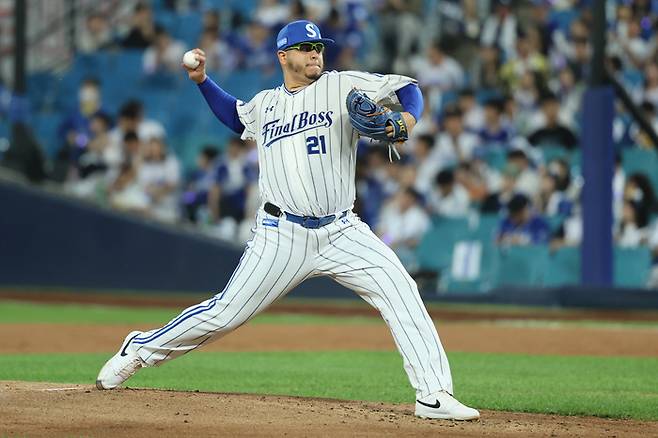 삼성 후라도가 30일 대구삼성라이온즈파크에서 열린 2025 KBO리그 KIA전에 선발 등판해 역투하고 있다. 사진 | 삼성 라이온즈