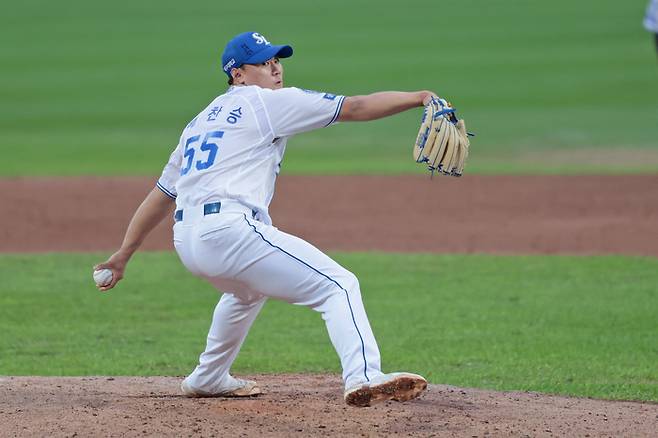 삼성 배찬승이 6일 대구삼성라이온즈파크에서 열린 2025 KBO 포스트시즌 와일드카드 결정전 1차전 NC와 경기에서 9회 등판해 역투하고 있다. 사진 | 삼성 라이온즈