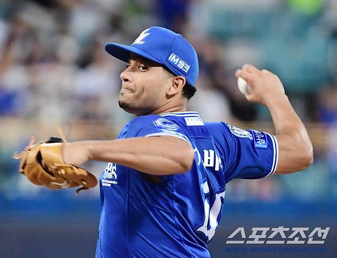23일 대구 삼성라이온즈파크에서 열린 KBO리그 삼성과 두산의 경기. 선발 투구하고 있는 삼성 가라비토. 대구=송정헌 기자songs@sportschosun.com/2025.09.23/