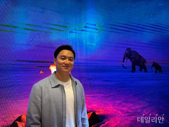 마이클 호 D3 공동 창립자 겸 최고비즈니스책임자(CBO)가 지난달 24일 서울 강남구에서 데일리안과 인터뷰를 진행한 후 기념촬영을 하고 있다. ⓒ데일리안 황지현 기자