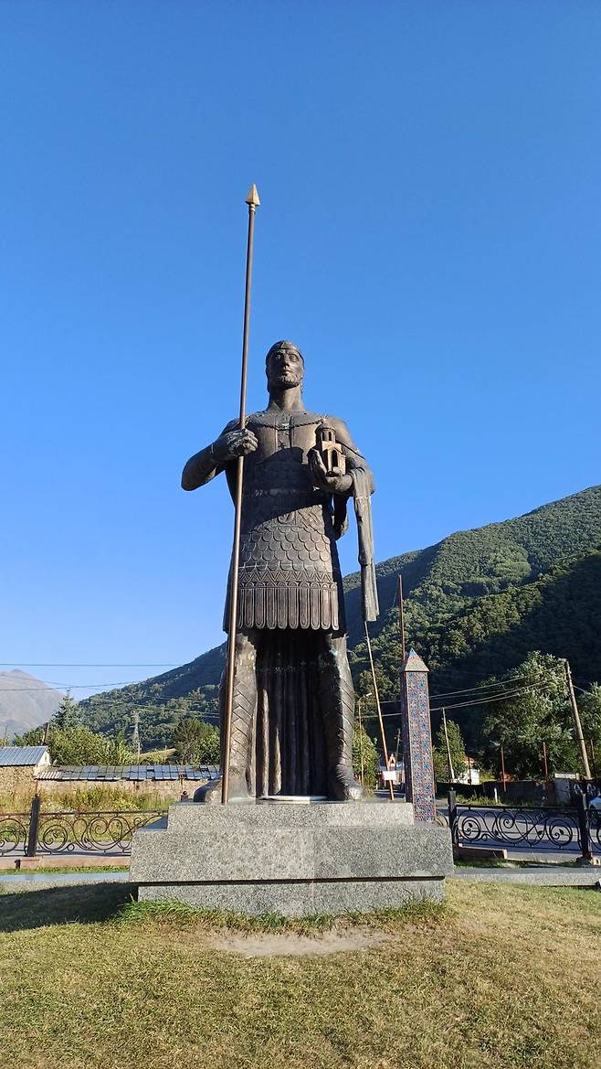 스노 마을의 동상.