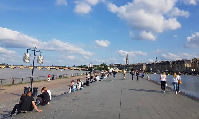 프랑스 보르도 달의 항구(Port de la Lune) 모습. 와인 등의 무역으로 번성한 항구였다. 천호성 기자
