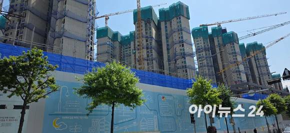 래미안 트리니원 공사 현장. 2025.05. 22