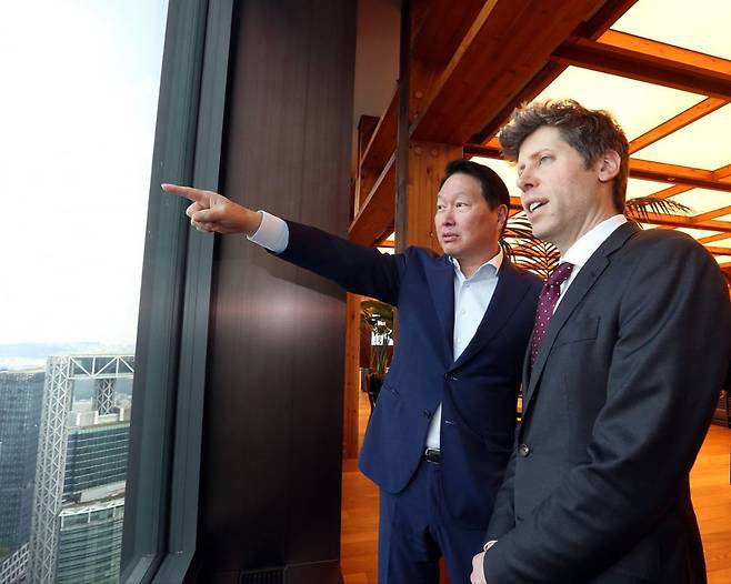 지난 1일 서울 SK서린빌딩에서 샘 올트먼 오픈AI CEO와 만난 최태원 SK그룹 회장