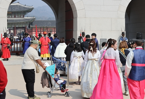 서울 온 외국인 관광객. [사진출처=연합뉴스]