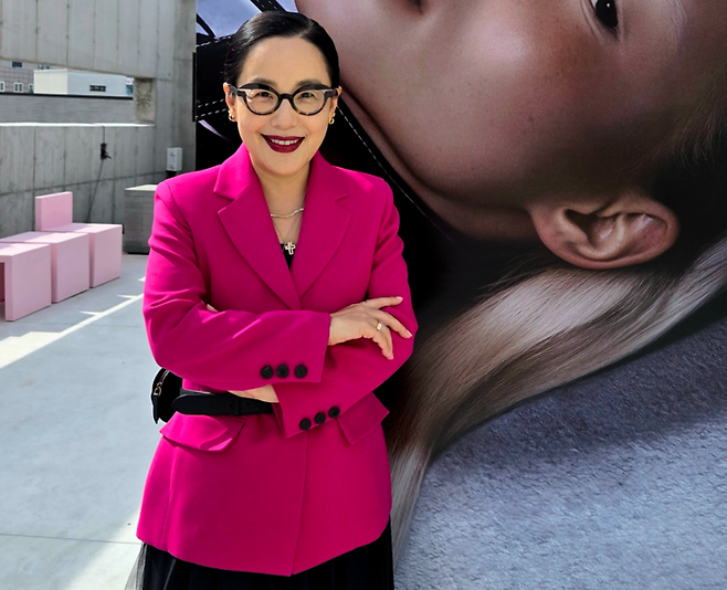 1세대 메이크업 아티스트이자 정샘물뷰티를 이끌고 있는 정샘물 원장이 지난달 29일 플래그십 스토어 ‘정샘물 101 성수’에서 매경AX와 만나 인터뷰하고 있다. [김혜진 기자]