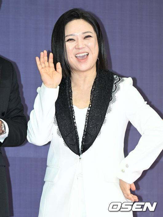 [OSEN=조은정 기자]24일 오후 서울 영등포구 KBS홀에서 2022 KBS 연예대상이 열렸다.방송인 김숙이 포즈를 취하고 있다. 2022.12.24 /cej@osen.co.kr