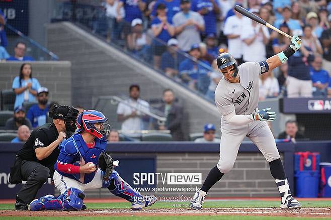 ▲ 애런 저지는 와일드카드시리즈 3차전을 제외한 이번 포스트시즌 4경기에서 멀티히트를 쳤다. 하지만 디비전시리즈 1차전에서는 결정적인 기회를 놓치고 말았다.