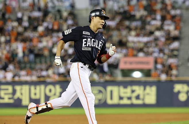 ▲ 후반기 타격감이 상승세를 그리며 포스트시즌에서의 활약이 기대를 모으는 심우준 ⓒ연합뉴스