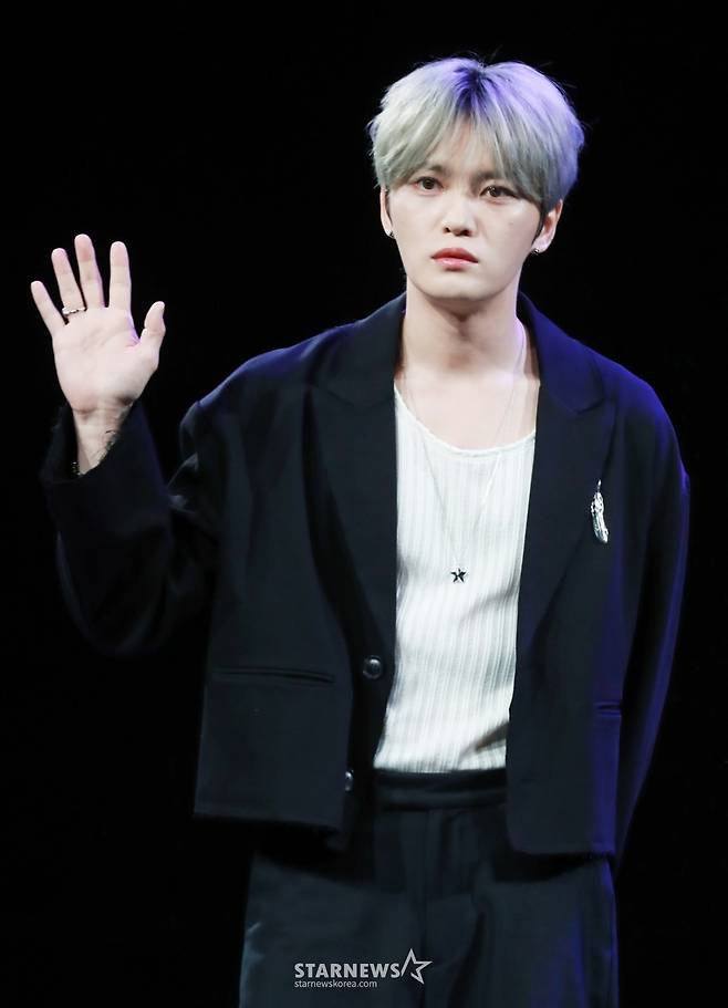 가수 김재중이 19일 오후 서울 마포구 상암동 MBC 사옥에서 진행된 EP 'Beauty in Chaos'(뷰티 인 카오스) 발매기념 기자간담회에 참석해 포즈를 취하고 있다.  이번 앨범은 타이틀곡 'ROCK STAR'(록 스타)를 비롯해 'In Chaos'(인 카오스), 'Miracle'(미라클), 'Last VoW'(라스트 보우), 'Goal In'(골인) 등 총 5곡이 수록됐다. /2025.05.19 /사진=이동훈 photoguy@