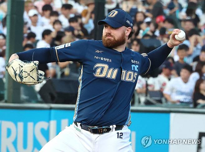 투구하는 NC 선발 로건 [연합뉴스 자료사진]