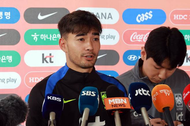 ‘태극전사’ 옌스 카스트로프가 7일 경기 고양시 일산서구 고양종합운동장 보조구장에서 취재진 질문에 답하고 있다. 사진=연합뉴스