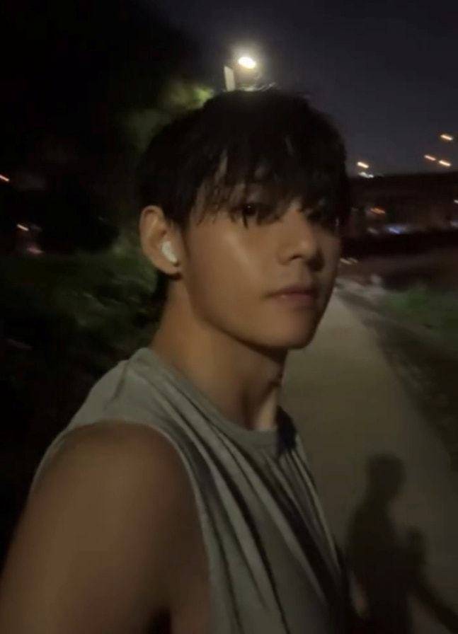 러닝하는 뷔/영상 캡처