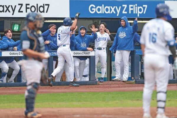 7일 대구 삼성라이온즈파크에서 치러지는 NC와의 2025 신한 쏠뱅크 KBO리그 와일드카드 결정 2차전에서 삼성 라이온즈의 구자욱이 득점 후 기뻐하고 있다.&nbsp;/사진=삼성 라이온즈