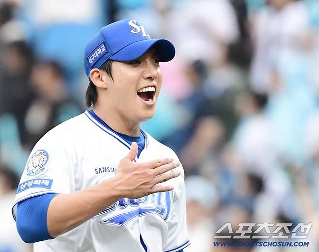 7일 대구 삼성라이온즈파크에서 열린 NC와 삼성의 와일드카드 2차전. 6회초 2사 1, 2루. 이우성을 플라이로 아웃 처리하고 포효하는 삼성 원태인. 대구=송정헌 기자songs@sportschosun.com/2025.10.07/