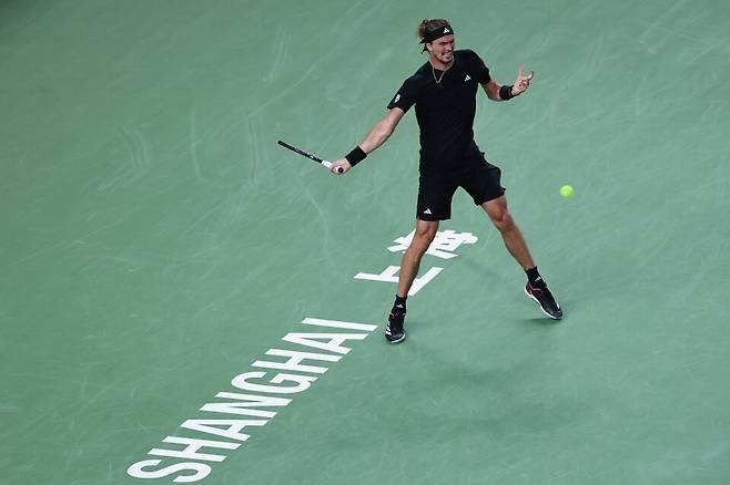 상하이 마스터스 3라운드에서 탈락한 알렉산더 즈베레프는 코트가 너무 느리다고 쓴소리를 했다. GettyimagesKorea