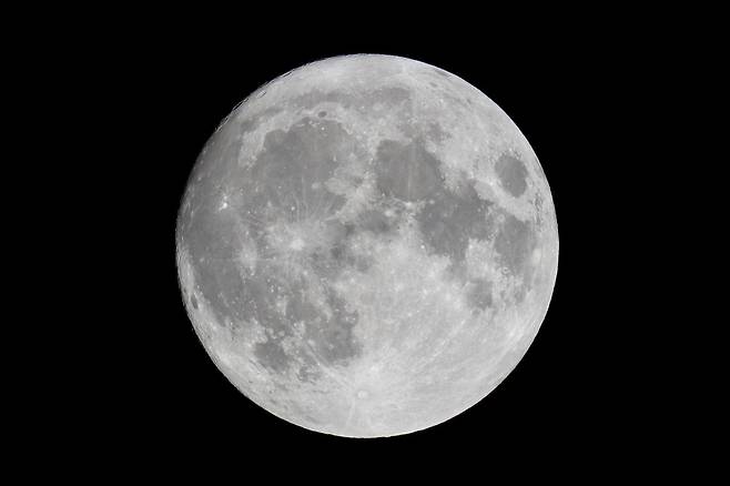 2024년 강화청문과학관에서 포착된 ‘슈퍼문’ 보름달. (출처=뉴스1)