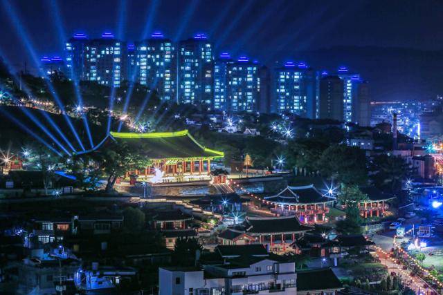 경남 통영시 삼도수군통제영을 무대로 진행되는 미디어아트 모습. 국가유산청 제공