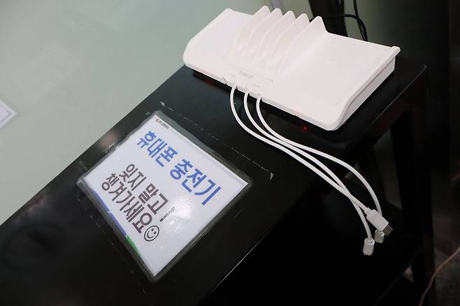 다양한 방식으로 공공 USB 포트를 악용하는 방법이 등장했다 / 출처=IT동아