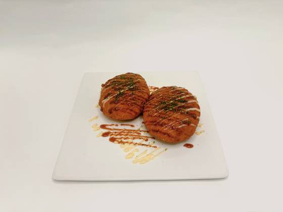 오는 10월 24~26일 열릴 '2025 통영 어부장터'에서 선보일 국내 정상급 셰프 7인이 개발한 시그니처 메뉴 중 하나인 '통영식 굴 아란치니와 굴 아이올리소시'. 사진 통영시