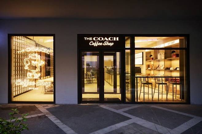 사진 출처: Coach