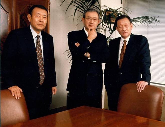 최창근 고려아연 명예회장, 최창걸 명예회장, 최창영 명예회장. 사진=고려아연