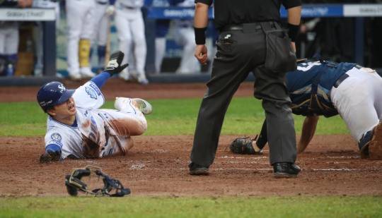 '살았다'. 사진[연합뉴스]