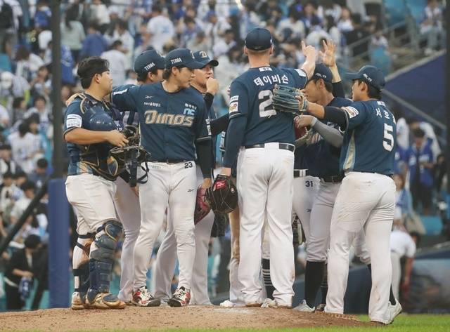 올 시즌 선전으로 많은 이들에게 큰 감동을 준 NC 선수단. 사진=연합뉴스