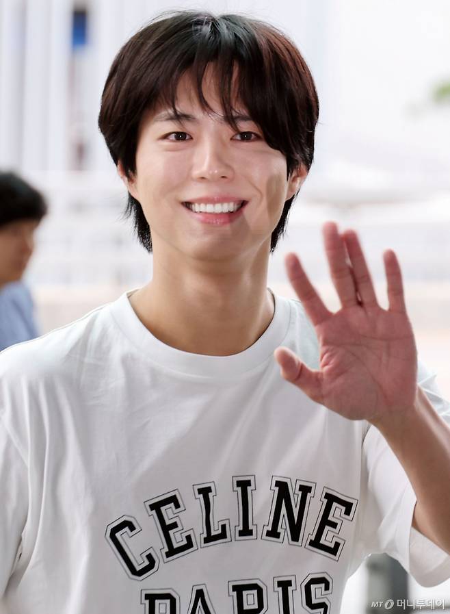 '폭싹 속았수다'에서 주인공 '양관식' 역을 맡은 배우 박보검이 해외 일정 차 12일 오후 인천국제공항을 통해 출국하고 있다. 2025.09.12 /사진=임성균 tjdrbs23@