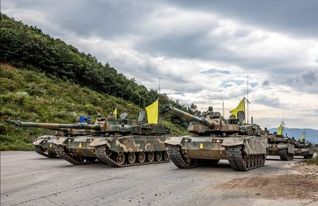 현대로템이 개발한 K2 흑표전차가 기동하고 있다. 육군 제공