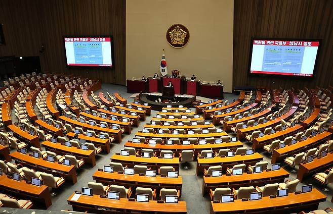 국회의원 재직 당시 과로로 쓰러져 중증 장애인이 된 전직 국회의원이 국가를 상대로 치료비 등을 청구했지만 패했다. 국회 본회의장 자료사진. ⓒ시사저널 박은숙