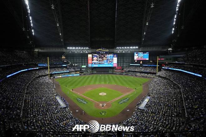 7일(한국 시각) 미국 위스콘신주 밀워키에 위치한 아메리칸 패밀리 필드에서 펼쳐진 밀워키 브루어스와 시카고 컵스의 2025 미국 프로야구 메이저리그(MLB) 포스트시즌 내셔널리그 디비전시리즈(NLDS) 2차전 모습. /AFPBBNews=뉴스1