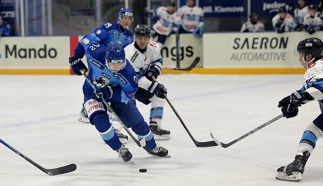 2골을 몰아친 김건우(사진 왼쪽 첫번째) [HL 안양 제공. 재판매 및 DB 금지]