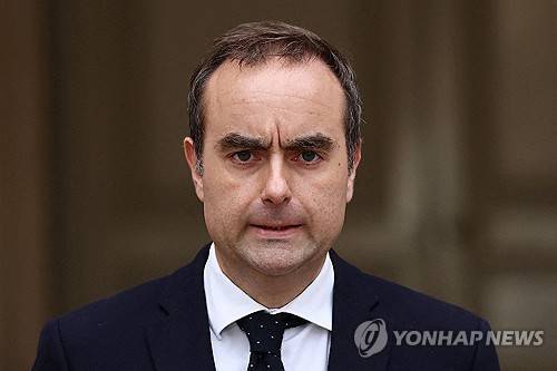 사임한 세바스티앵 르코르뉘 총리 [AFP 연합뉴스 자료사진. 재판매 및 DB 금지]