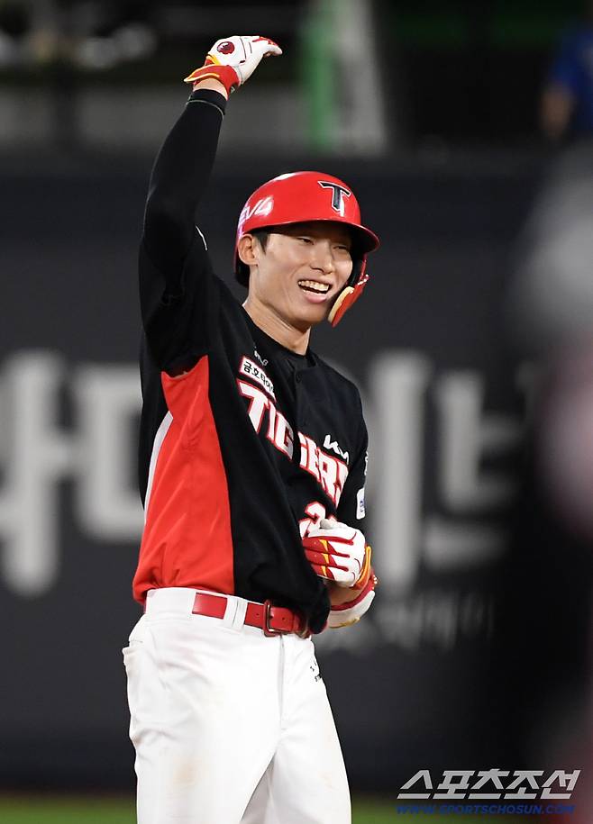 29일 수원KT위즈파크에서 열린 KBO리그 KT 위즈와 KIA 타이거즈의 경기. 6회초 2사 만루 KIA 김호령이 적시타를 날린 뒤 환호하고 있다. 수원=박재만 기자 pjm@sportschosun.com/2025.08.29/