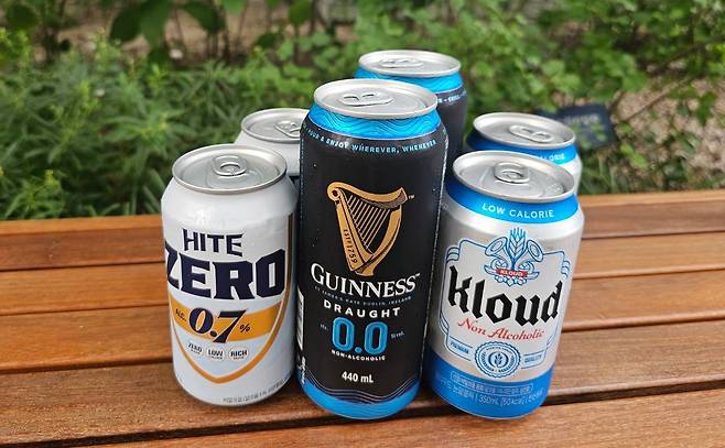 이날 마신 맥주는 ‘기네스’(440ml, 알코올 함량 1% 미만)와 ‘클라우드 논알콜릭’(350ml, 0.3% 이하), ‘하이트 제로 0.7%’(350ml, 0.7%) 등이다. 한 사람당 3캔의 논알코올 맥주를 마셨다.