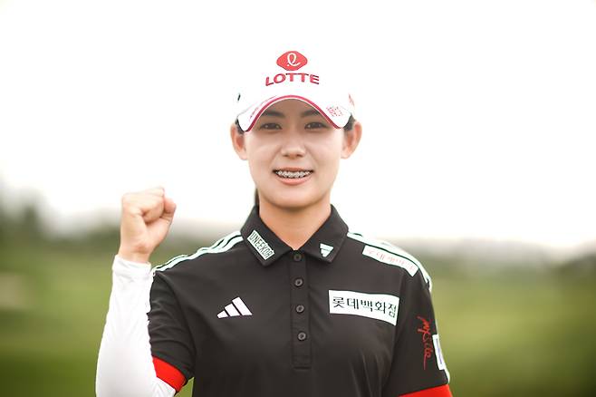 황유민이 주먹을 불끈 쥐면서 각오를 다지고 있다. 박태성 골프사진전문기자