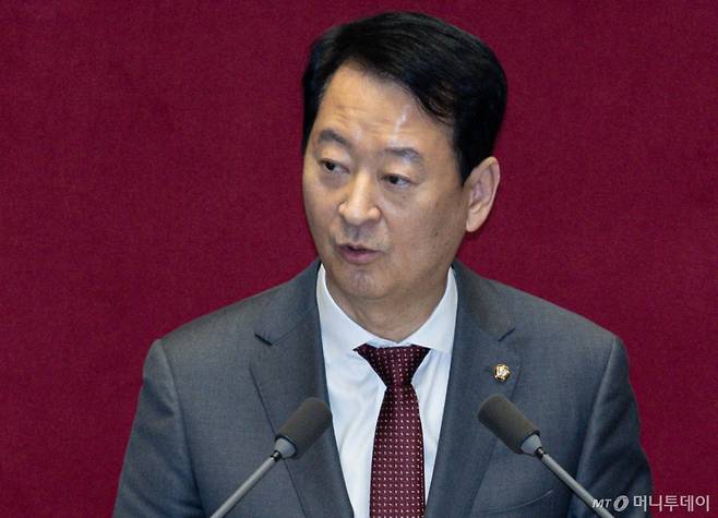 (서울=뉴스1) 이재명 기자 = 최은석 국민의힘 의원이 13일 오후 서울 여의도 국회 본회의장에서 열린 제423회 국회(임시회) 제1차 본회의에서 상법 일부개정법률안(대안)에 대한 토론을 하고 있다. 2025.3.13/뉴스1  Copyright (C) 뉴스1. All rights reserved. 무단 전재 및 재배포,  AI학습 이용 금지. /사진=(서울=뉴스1) 이재명 기자