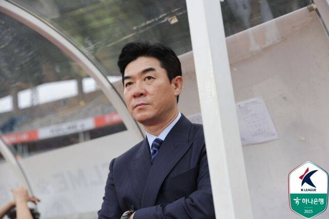 윤정환 인천 유나이티드 감독/한국프로축구연맹