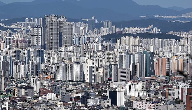 Vue des appartements à Yongsan-gu et Seocho-gu depuis Namsan, Séoul.