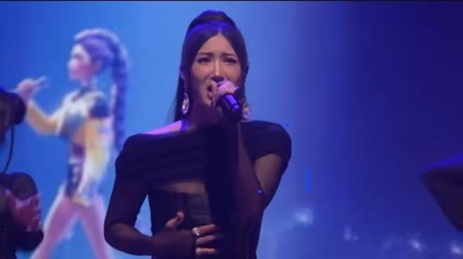 헌트릭스의 리더 루미 파트를 맡은 SM엔터테인먼트 연습생 출신 이재가 지미 팰런쇼에서 ‘골든’을 부르고 있다. ‘더 투나이트 쇼 스타링 지미 팰런’ 캡처