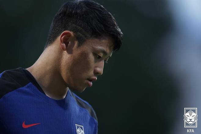 ▲ 한국 대표팀의 홍명보 감독은 지난달 진행한 미국, 멕시코와 9월 A매치 2연전 명단에서 황희찬을 제외하는 파격적인 선택을 내렸다. 부진에 빠져 있어도 대표팀 내 공헌도나 이름값이 높아 꾸준히 명단에 이름을 올렸던 황희찬이었기에 당시 명단 제외는 꽤 충격적이었다. ⓒ대한축구협회