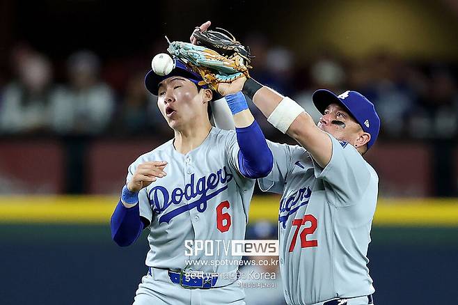 ▲ 미겔 로하스(오른쪽)의 햄스트링 부상 변수로 꼭 선발이 아니더라도 김혜성의 출전 가능성은 점차 높아지고 있다