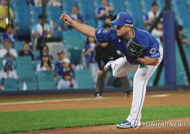 역투하는 최원태 (대구=연합뉴스) 김현태 기자 = 25일 대구 삼성라이온즈파크에서 열린 프로야구 키움과 삼성의 경기. 1회 초 삼성 선발투수 최원태가 역투하고 있다. 2025.9.25 mtkht@yna.co.kr