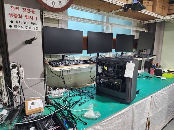 정보취약계층 PC 무상 보급 사업을 위한 에이치케이시스템의 작업 공간.