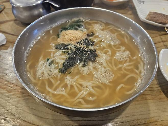 영래칼국수의 칼국수.  최미애기자 miaechoi21@yeongnam.com