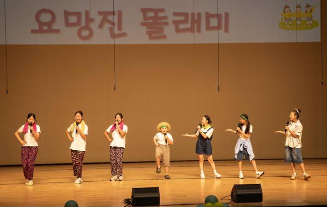 지난 9월6일 제주시 제주학생문화원에서 열린 '제1회 탐라는 어린이 동요제'에서 중문초등학교 대표로 출전한 '요망진 똘래미'.